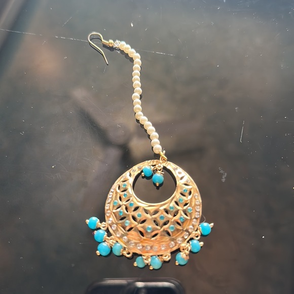 NWT Set of Dangler earrings with ‘Maatha’ tikka in gold finish with blue beads - Picture 4 of 5